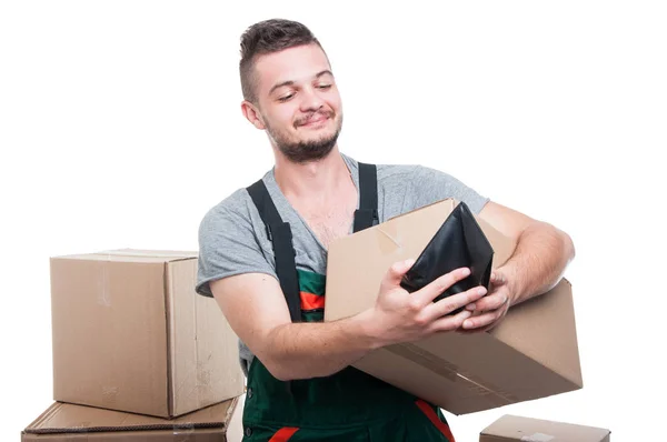 Felice ragazzo traslocatore guardando nel suo portafoglio — Foto Stock