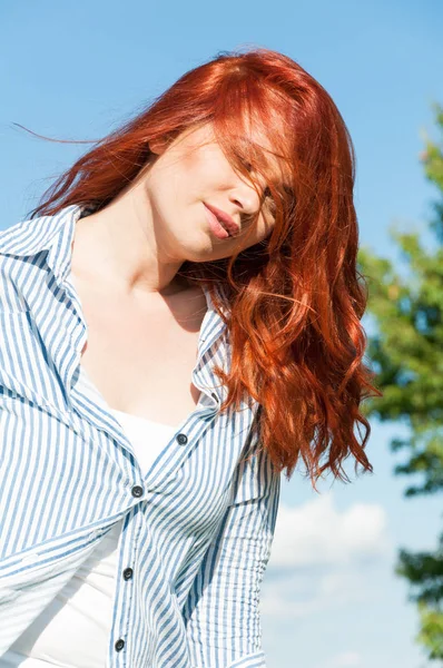 Dışında oldukça kadın zevk zaman yaz portresi 