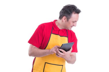 Erkek satıcı dijital tablet kullanma