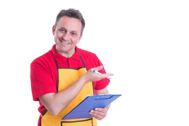 Yeni bir ürün sunan dost satıcı