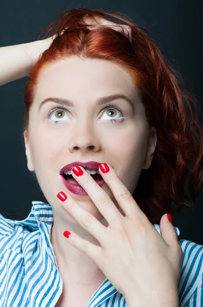 Güzel genç kadın hayran ve sürpriz arıyor