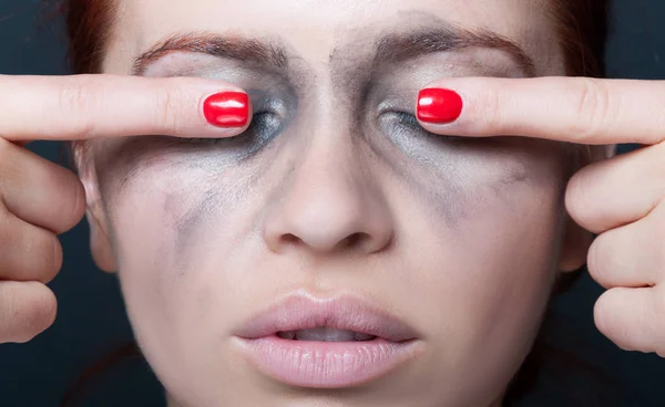 Vista de cerca de la mujer con los ojos cerrados —  Fotos de Stock