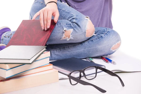 Close-up beeld van student benen en boeken — Stockfoto