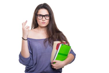 Bir sürü kitap ile genç öğrenci 