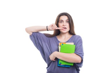 Parmağını bitting güzel kız öğrenci 