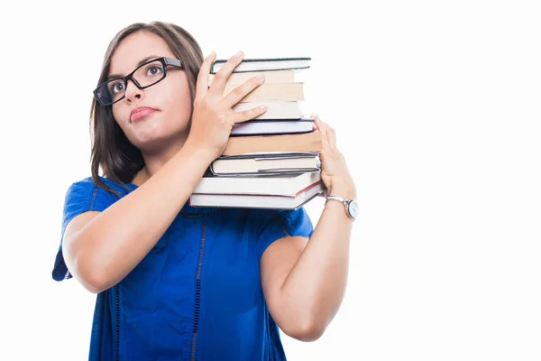 Portret van student meisje houdt van boeken op haar schouder — Stockfoto