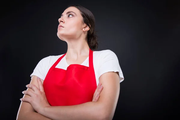 Baixo ângulo tiro de supermercado empregado feminino — Fotografia de Stock