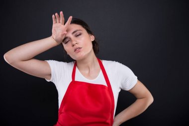 Yorgun kadın iş baş ağrısı ile