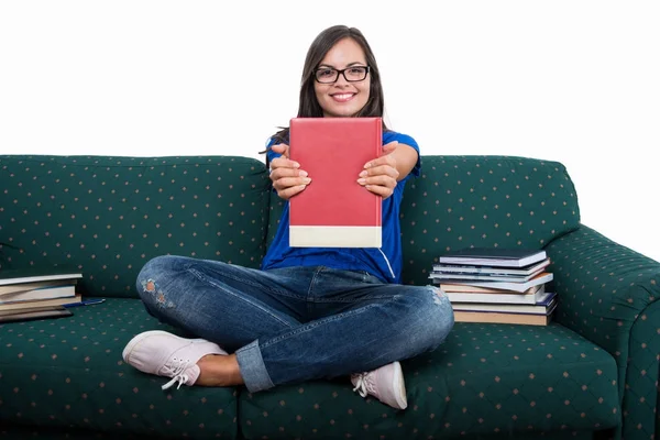 Student girl sitting on couch showing notebook — Stock Photo, Image