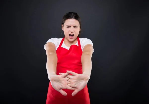 Moe meisje werknemer gaapt en strekt zich uit — Stockfoto