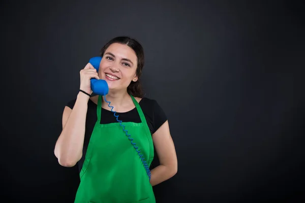 Attractive young employee talking on the phone — Stock Photo, Image