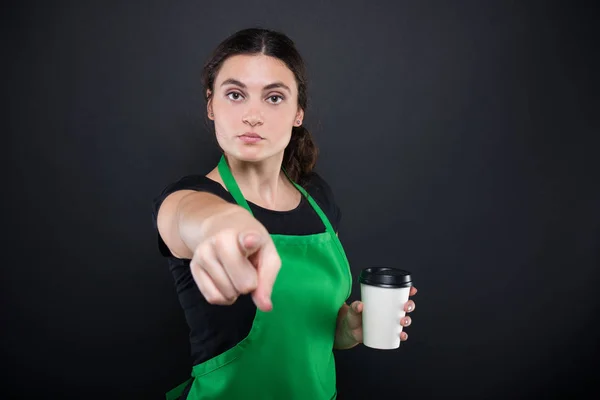 Empleada femenina seria con café —  Fotos de Stock
