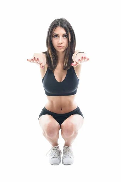 Corpo pieno di ragazza in forma che fa squat — Foto Stock