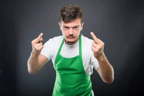 Portrait d'un employeur de supermarché montrant un double majeur — Photo