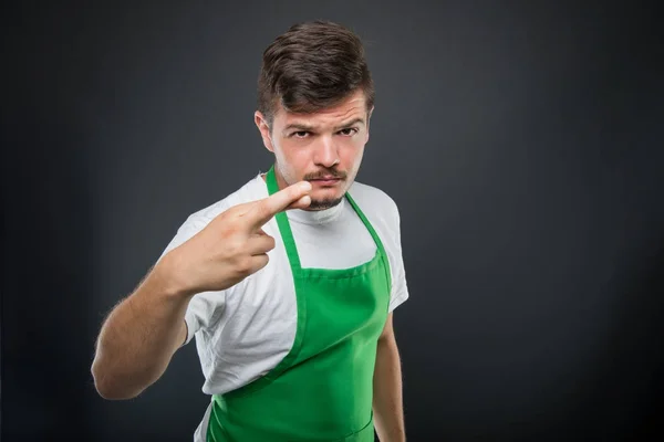 Portret van aantrekkelijke supermarkt werkgever tonen vingers cros — Stockfoto