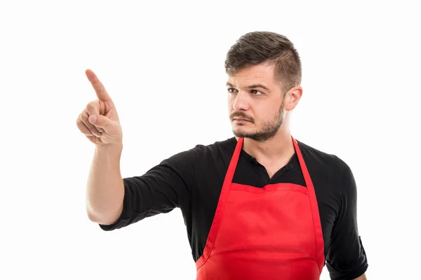 Porträt eines männlichen Supermarkt-Arbeitgebers per Touchscreen — Stockfoto