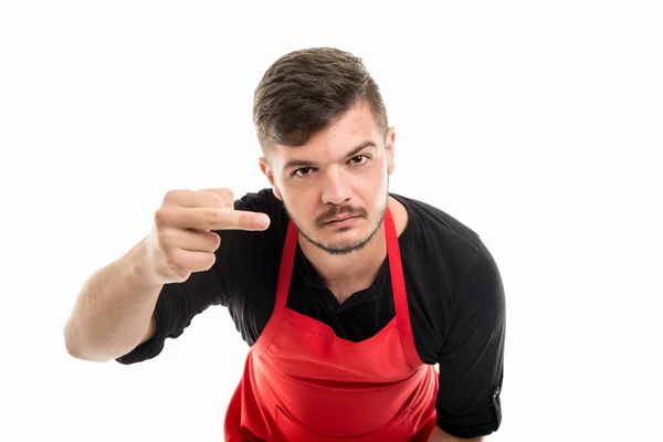 Mannelijke supermarkt werkgever buigen tonen obsceen gebaar — Stockfoto