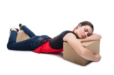 Karton kutu üzerinde uyku süpermarket satıcı