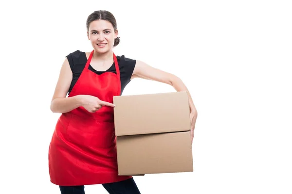 Woman seller smiling and carrying moving boxes — Stock Photo, Image