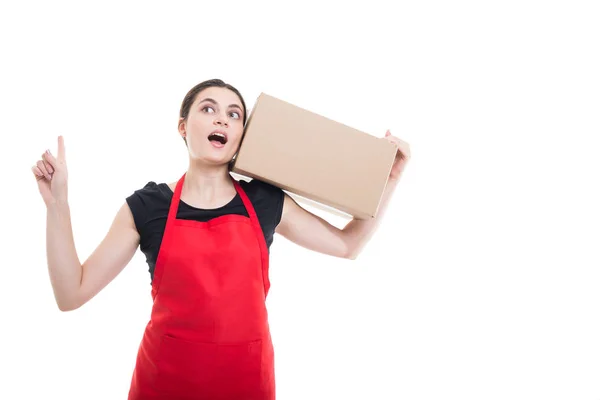Female seller carrying delivery box in the store — Stock Photo, Image