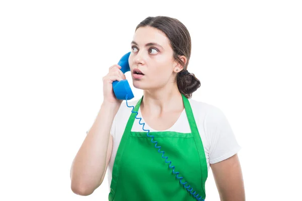 Curious female clerk talking on the phone — Stock Photo, Image