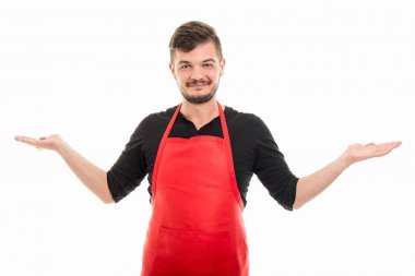 Holding ya da bir şey elinde gösterilen süpermarket işveren