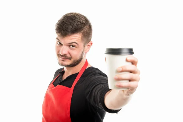 Supermarket employer handing takeaway coffee and smiling — Stock Photo, Image