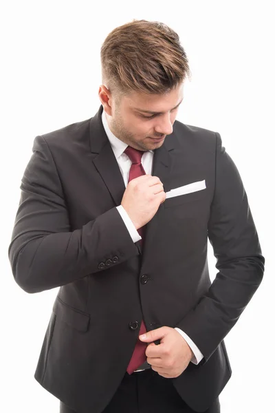 Knappe business man staande schikken zijn jasje — Stockfoto