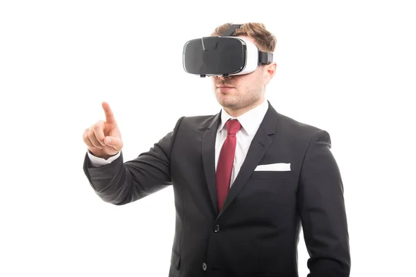 Manager con gafas VR usando pantalla táctil —  Fotos de Stock