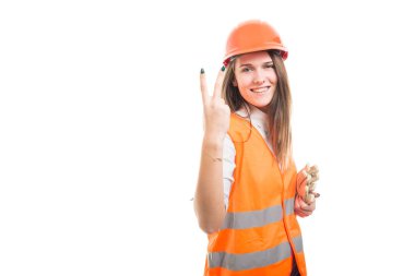 İki parmak sayma genç profesyonel mühendis