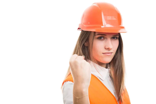 Młoda dziewczyna inżynier trzyma jej lewa pięść — Zdjęcie stockowe