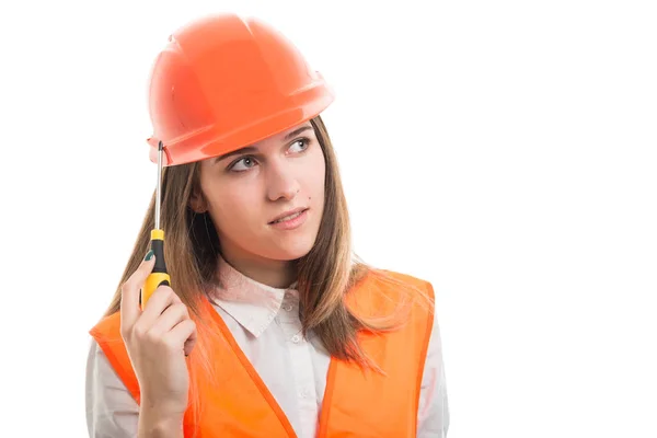 Chica de la construcción arreglar algo con tornillo —  Fotos de Stock