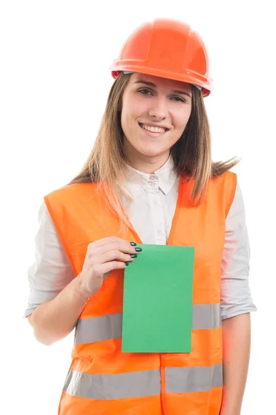 Mujer feliz ingeniero con tarjeta de papel vacía —  Fotos de Stock