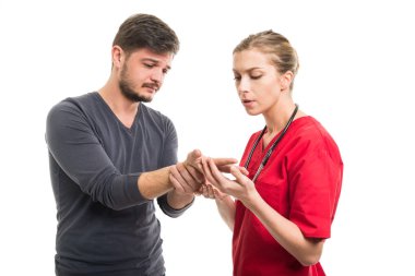 Erkek hasta gösteren bilek sorun Bayan docto için