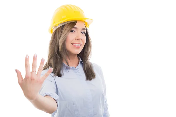 Retrato del constructor femenino mostrando el número 5 —  Fotos de Stock