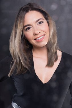 Güzel model hai ile oynarken poz Close-Up