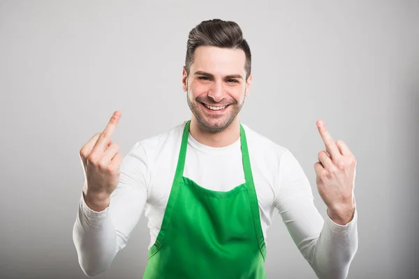 Goed uitziende supermarkt werkgever weergegeven: dubbele obsceen gebaar — Stockfoto