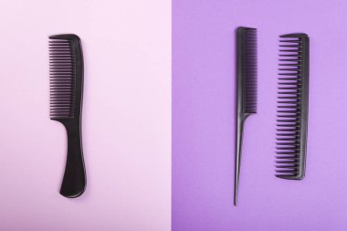 Pembe ve mor adam üzerinde üç tarak