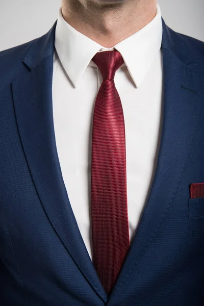 Primer plano del hombre de negocios con traje y corbata — Foto de Stock