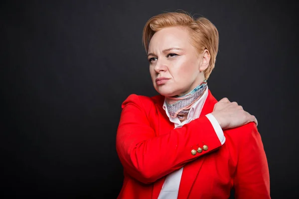 Portrait of attractive business woman holding shoulder like hurt — Stock Photo, Image