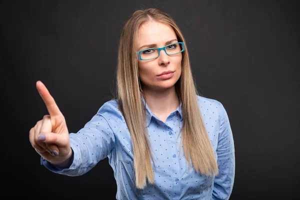 Business lady blauw bril tonen denial-of-gestur — Stockfoto