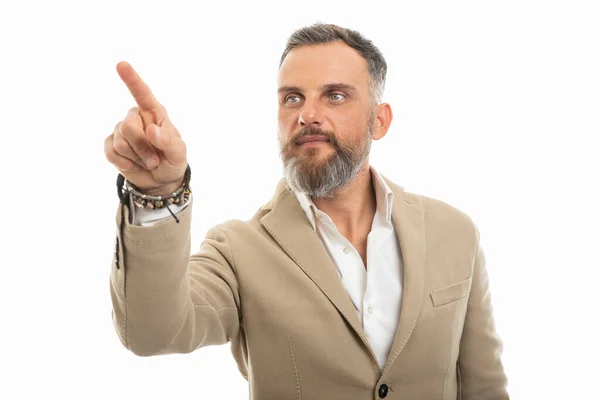 Retrato de homem bonito vestindo roupas casuais inteligentes usando touc — Fotografia de Stock