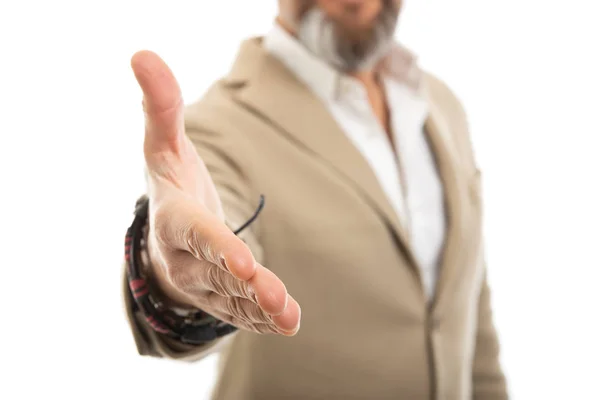 Close-up de homem oferecendo aperto de mão como fechar negócio — Fotografia de Stock