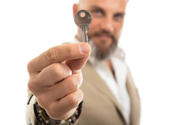 Вибірковий Фокус Людини Носить Розумний Випадковий Ключ Тримає Один Ключ — стокове фото