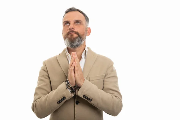 Портрет Человека Умной Повседневной Одежде Молящегося Изолированно Белом Фоне Рекламой — стоковое фото