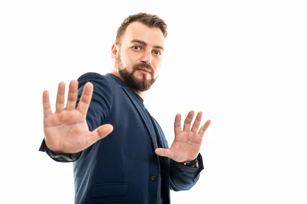 Geschäftsmann Schicker Freizeitkleidung Zeigt Stop Geste Isoliert Auf Weißem Hintergrund — Stockfoto