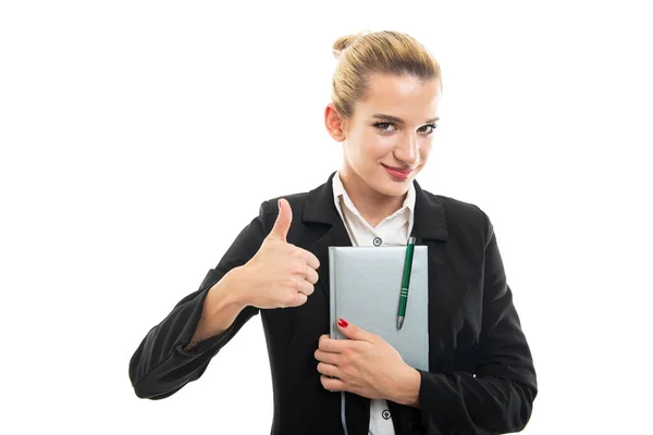 Jonge Vrouwelijke Assistent Manager Houden Agenda Tonen Als Gebaar Geïsoleerd — Stockfoto