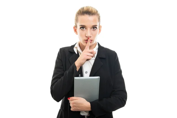 Assistente Manager Donna Possesso Agenda Facendo Gesto Silenzio Isolato Sfondo — Foto Stock