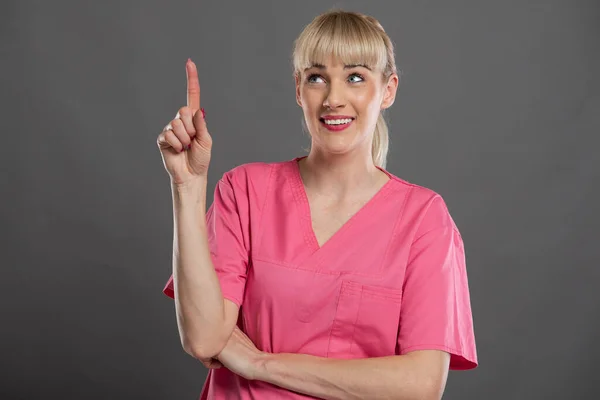 Portrait Young Attractive Female Nurse Making Good Idea Gesture Gray — Stock Photo, Image