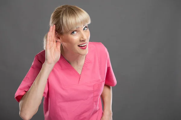 Retrato Jovem Atraente Enfermeira Fazendo Não Pode Ouvir Gesto Fundo — Fotografia de Stock